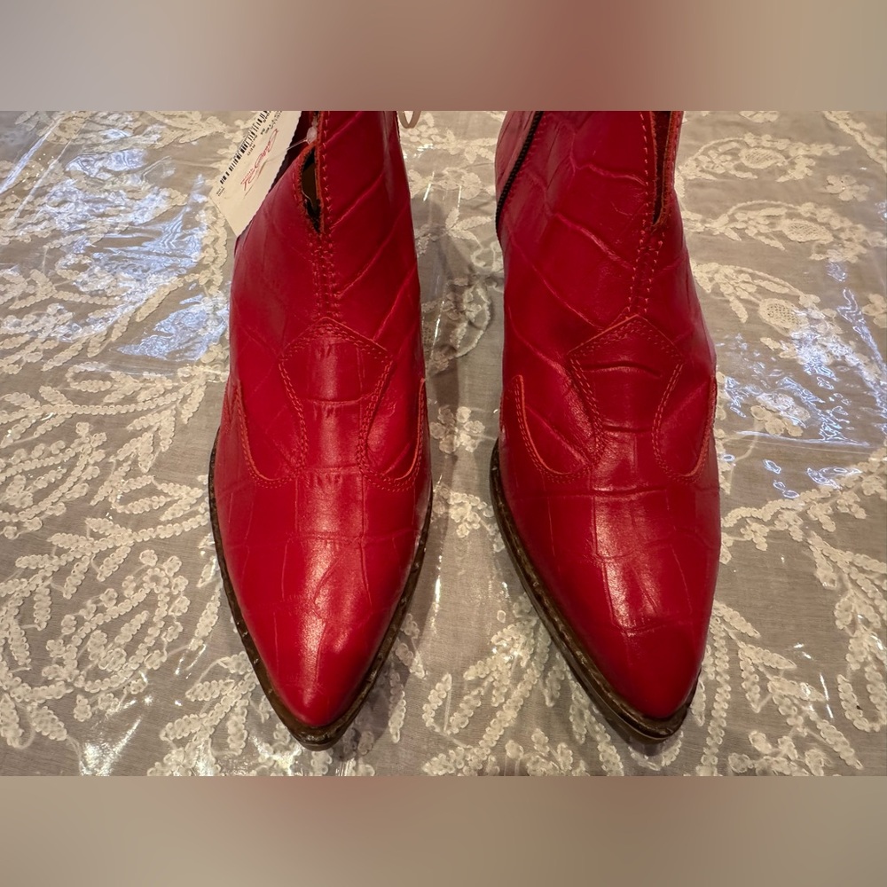 NWT GABRIELLA MADE IN ITALY RED LEATHER CROC EMBOSSED BOOTIES. SIZE: 38 - Picture 4 of 15
